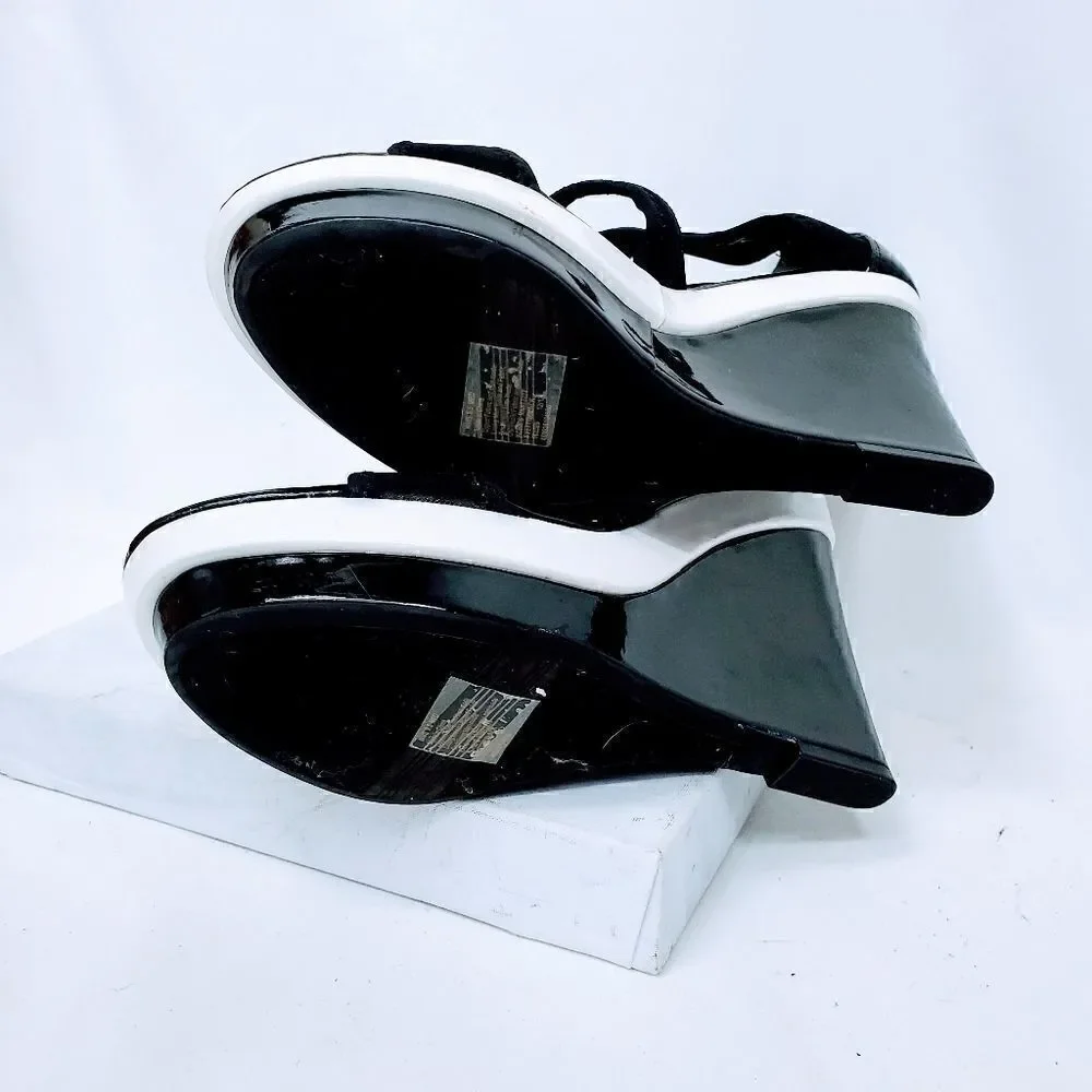 Vera Wang Svettie Black Platform Wedges 9.5